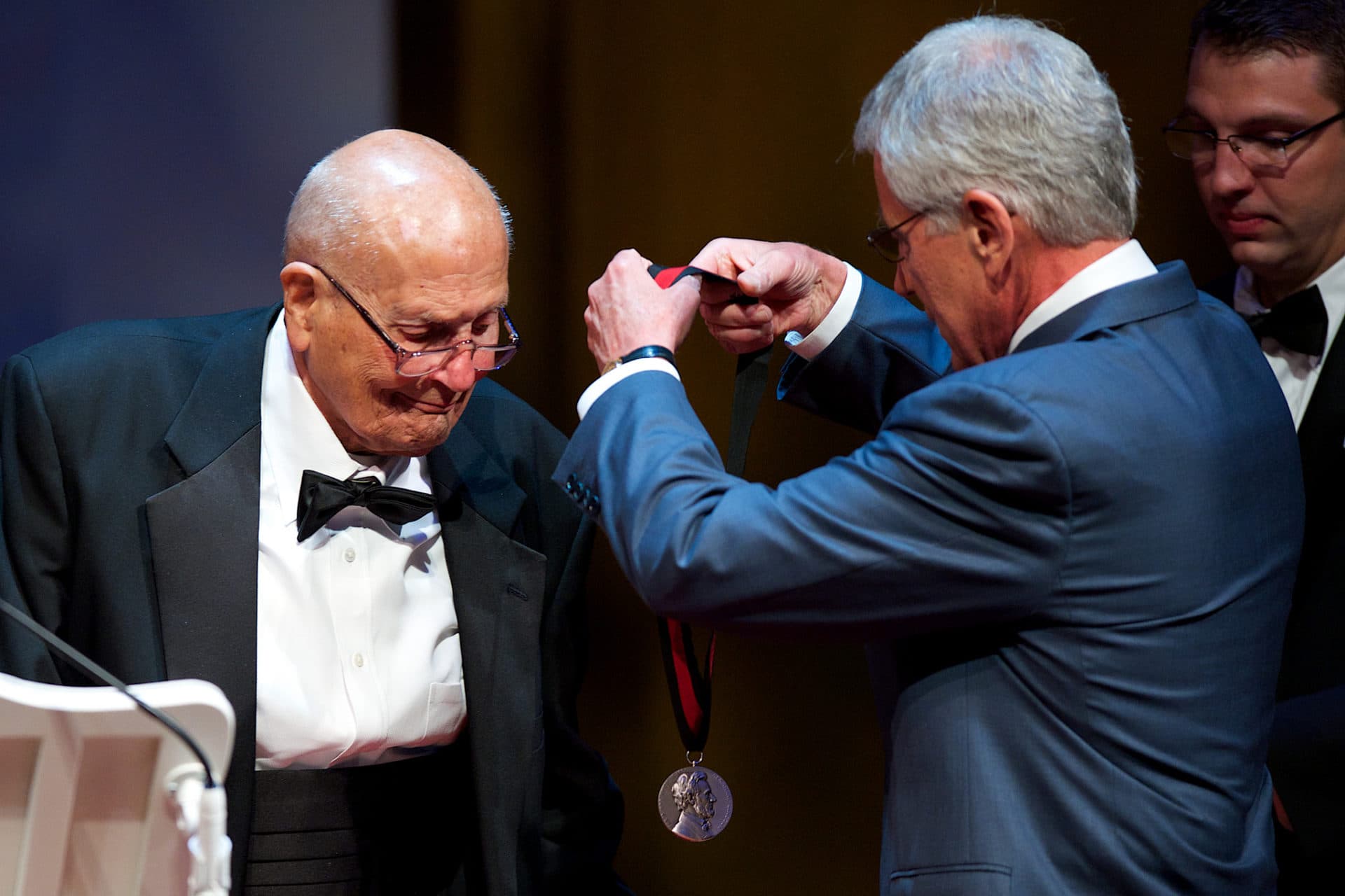 Secretary-of-Defense-Chuck-Hagel-presenting-The-Honorable-John-D.-Dingell-with-a-Lincoln-Medal-at-the-Fords-Theatre-Annual-Gala